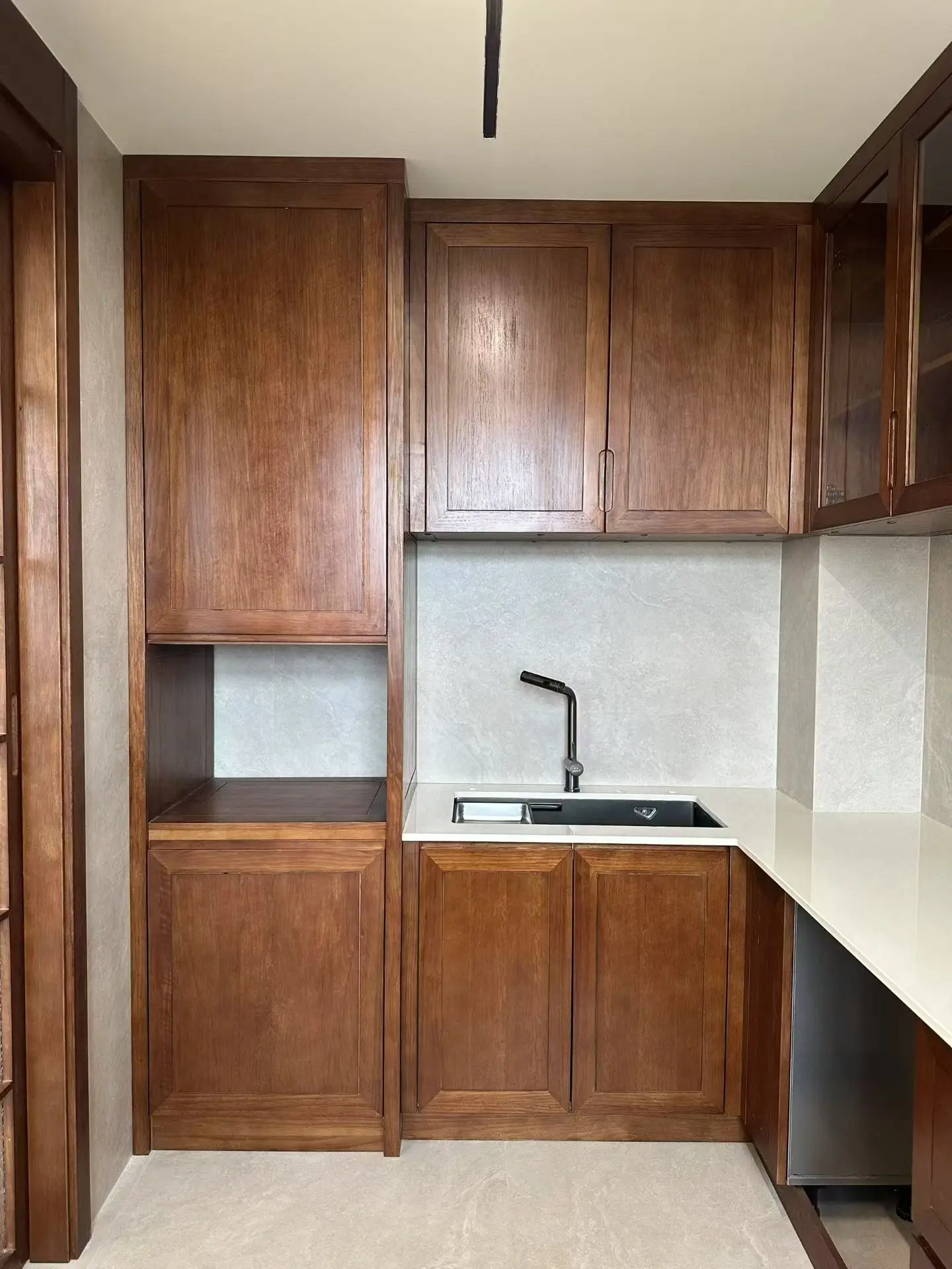 個(gè)性化實(shí)木櫥柜定制，三木家具帶你開啟品質(zhì)生活