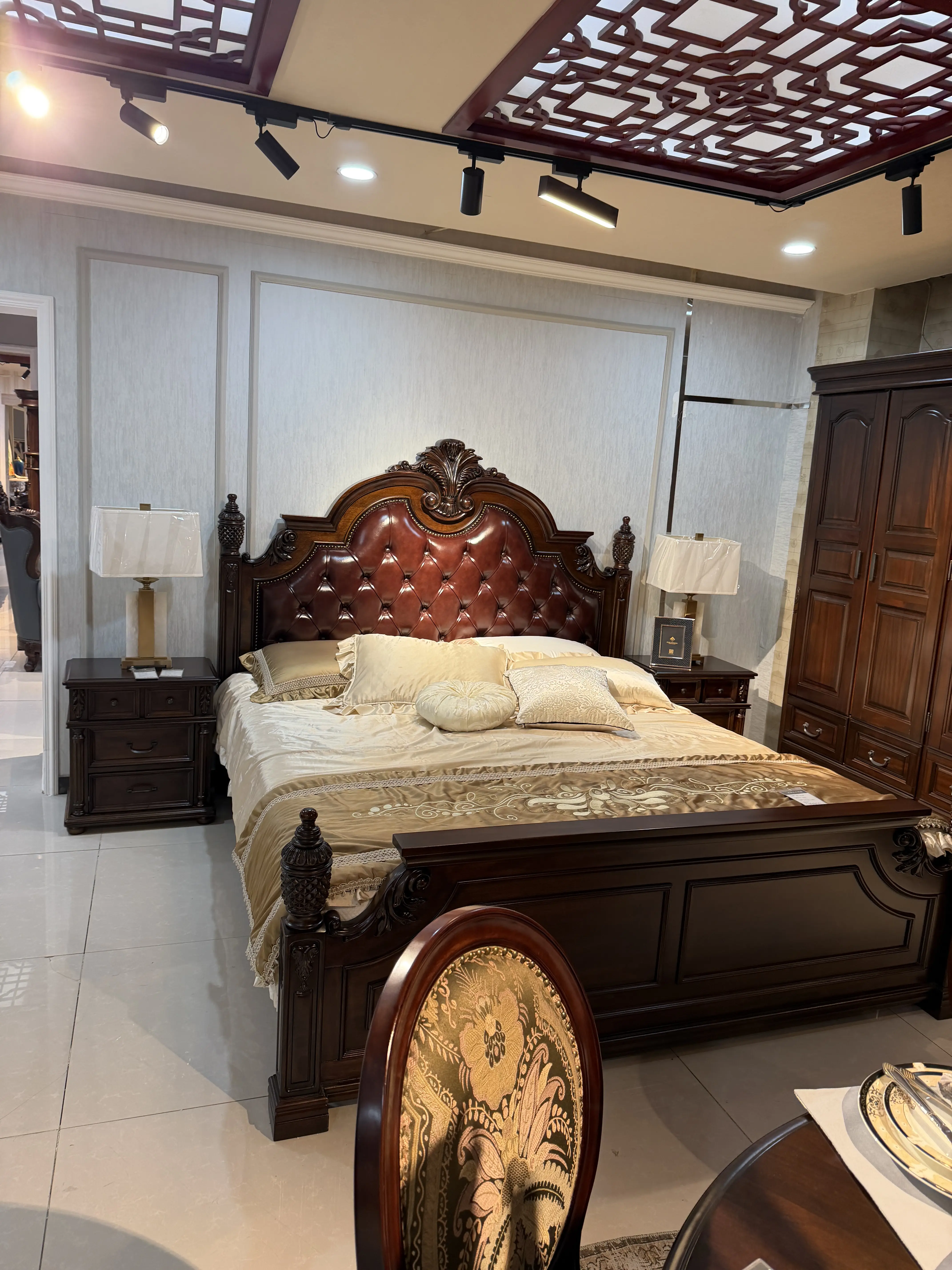 如何選擇靠譜的原木家具定制企業(yè)？